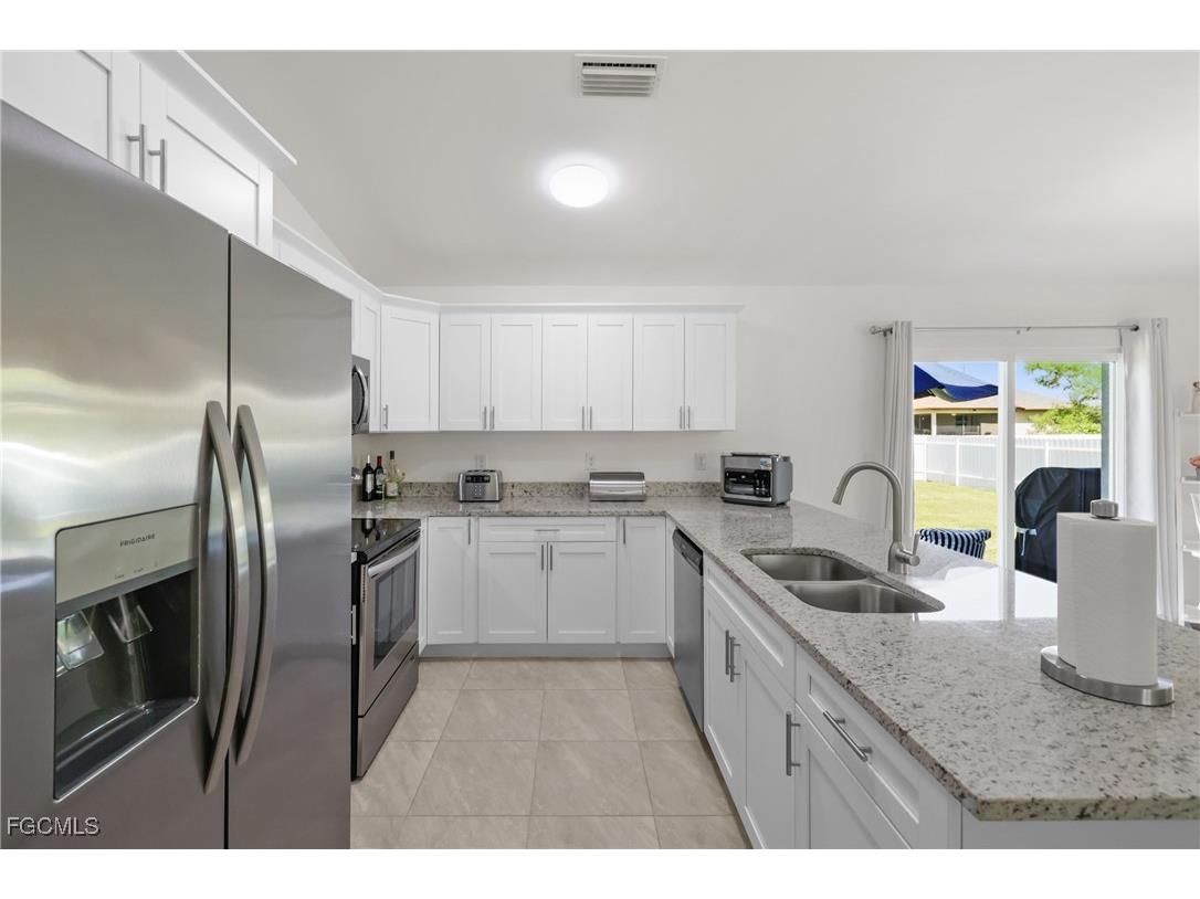 2620 NE 7th Place Cape Coral FL 33909 2025000239 image6