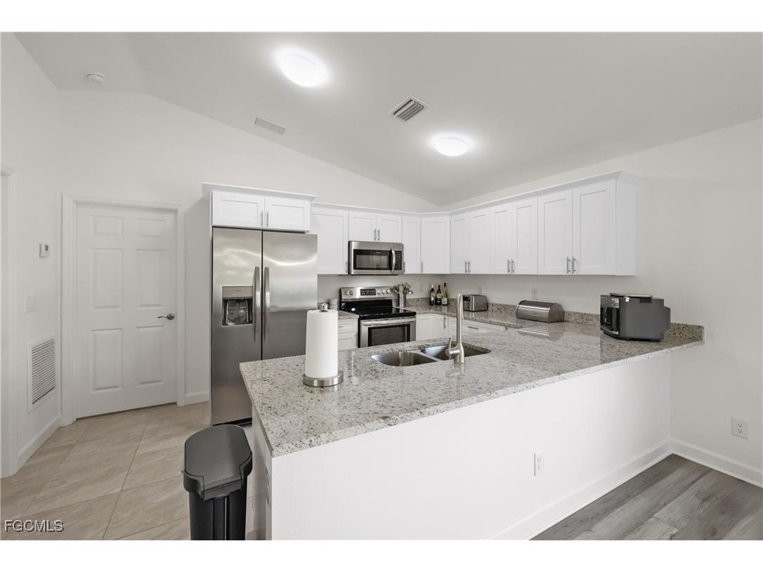 2620 NE 7th Place Cape Coral FL 33909 2025000239 image7