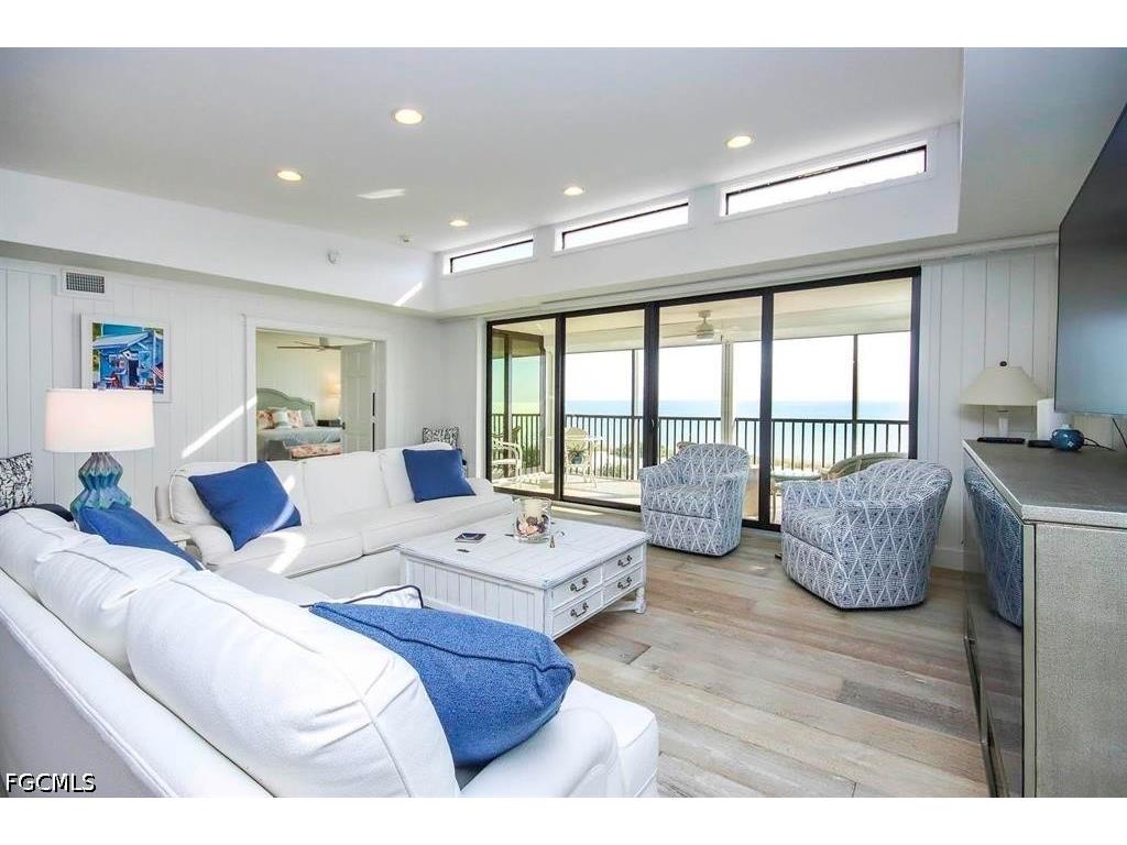 2629 W Gulf Drive #3B Sanibel FL 33957 2026025488 image1