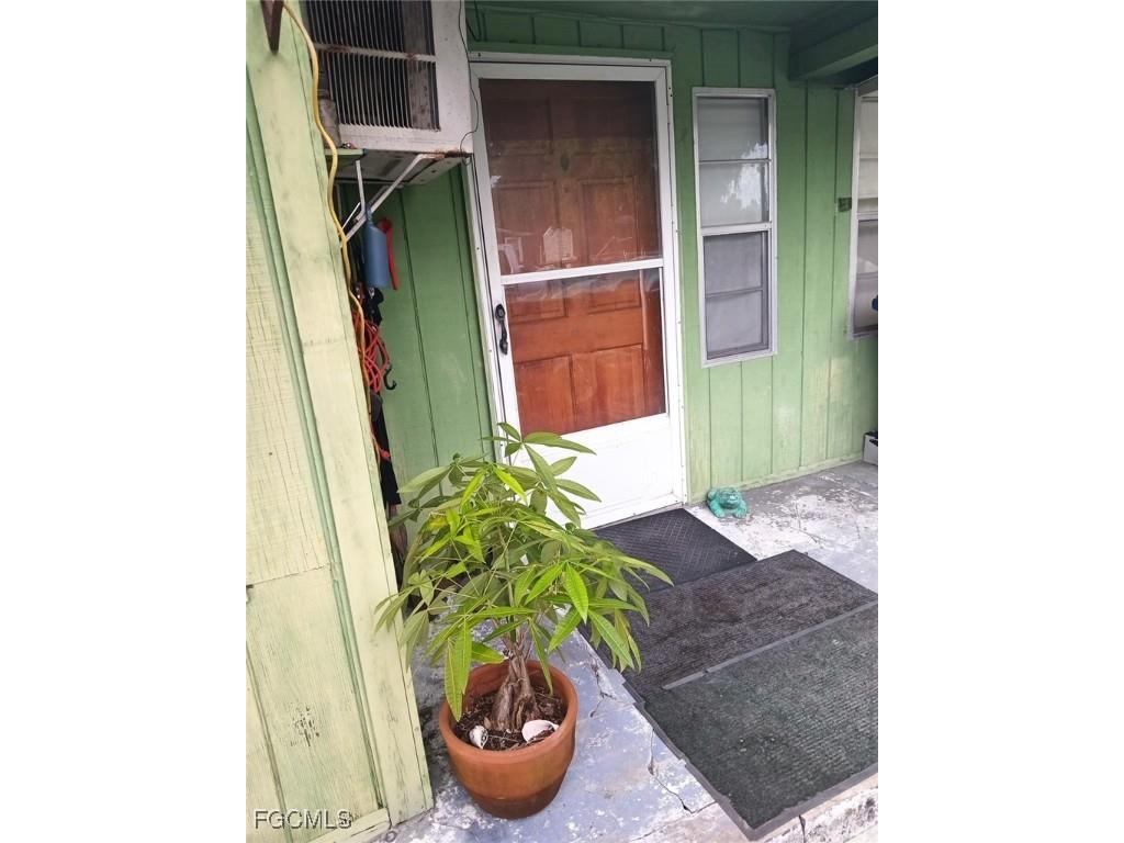 263 Kingston Drive Fort Myers FL 33905 2025010679 image3