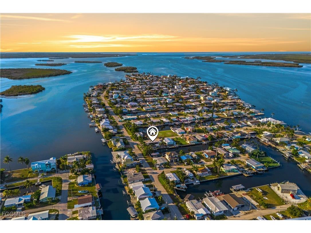 2631 Bayshore Drive Matlacha FL 33993 2025020753 image1