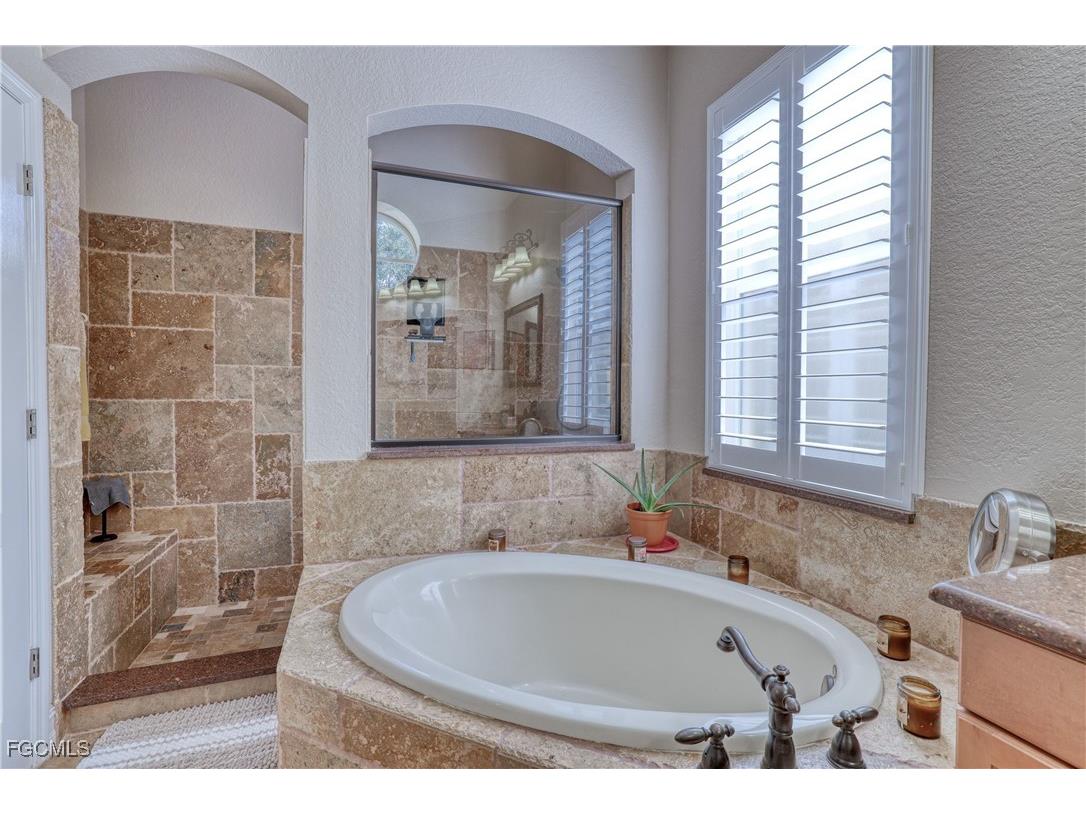 2632 Fairmont Cove Court Cape Coral FL 33991 2025012924 image26