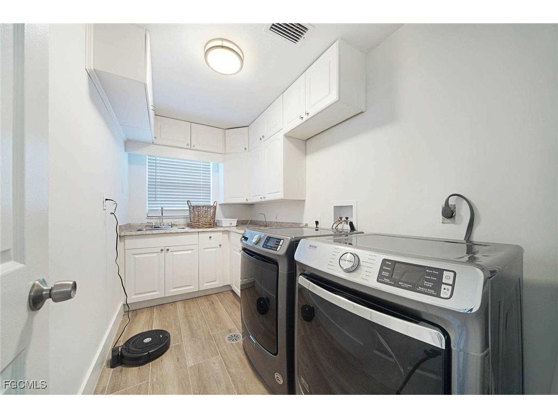 2633 SE 19th Place Cape Coral FL 33904 2025009786 image17