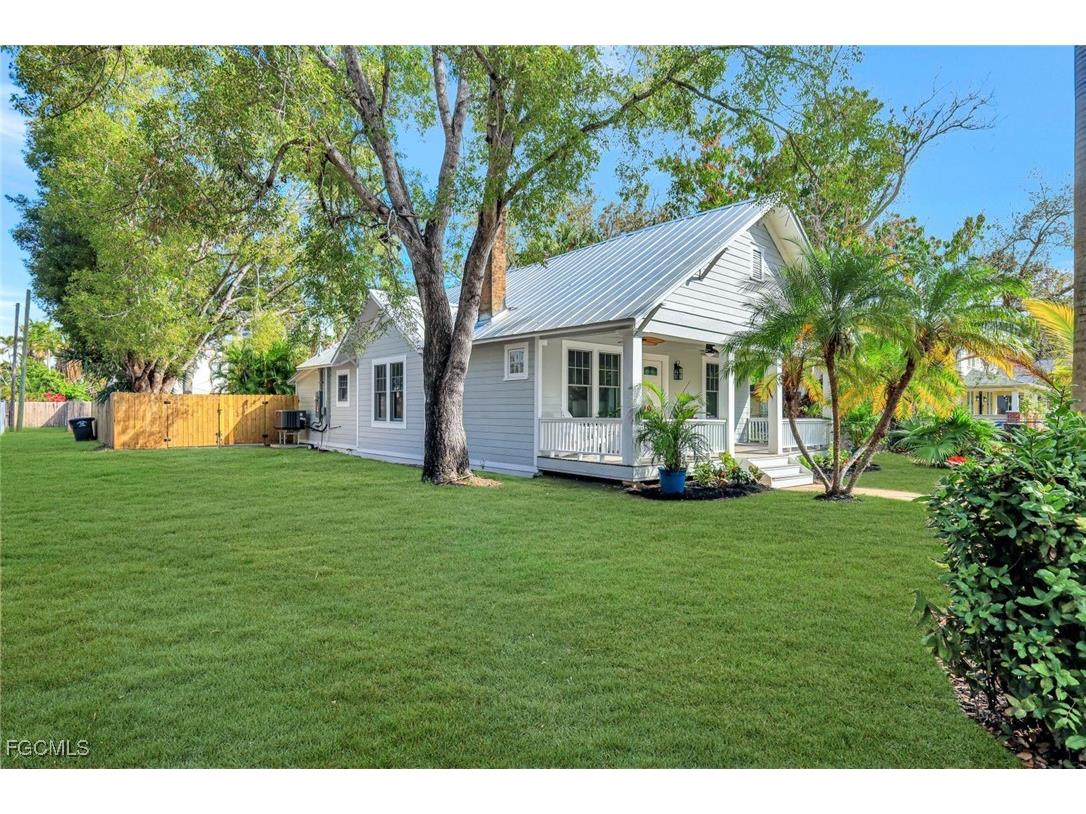 2635 Michigan Avenue Fort Myers FL 33916 2025008395 image1