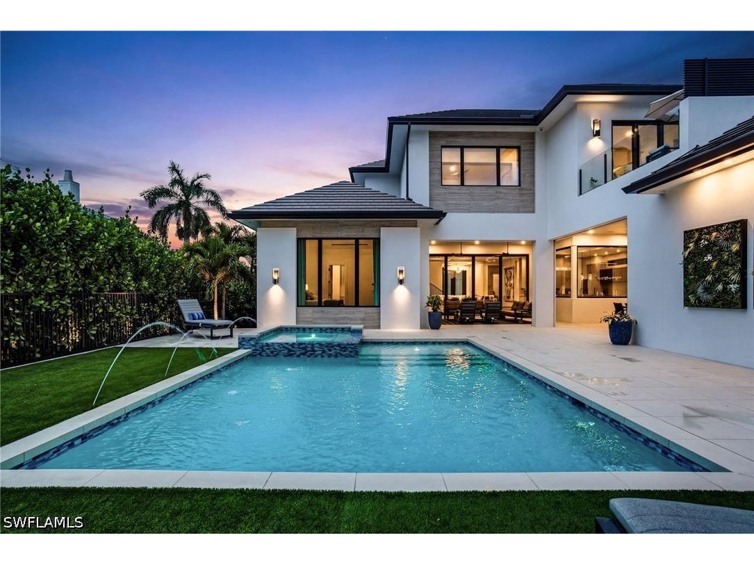 264 8th Avenue S Naples FL 34102 226013404 image1