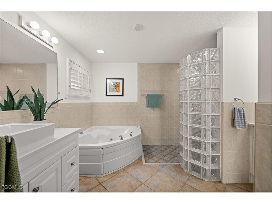 264 Bayshore Drive Cape Coral FL 33904 2025023898 image26