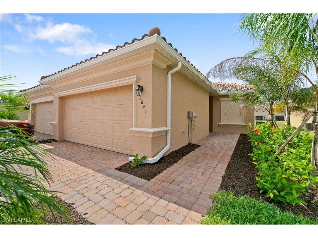2641 Vine Avenue Naples FL 34120 223079992 image1