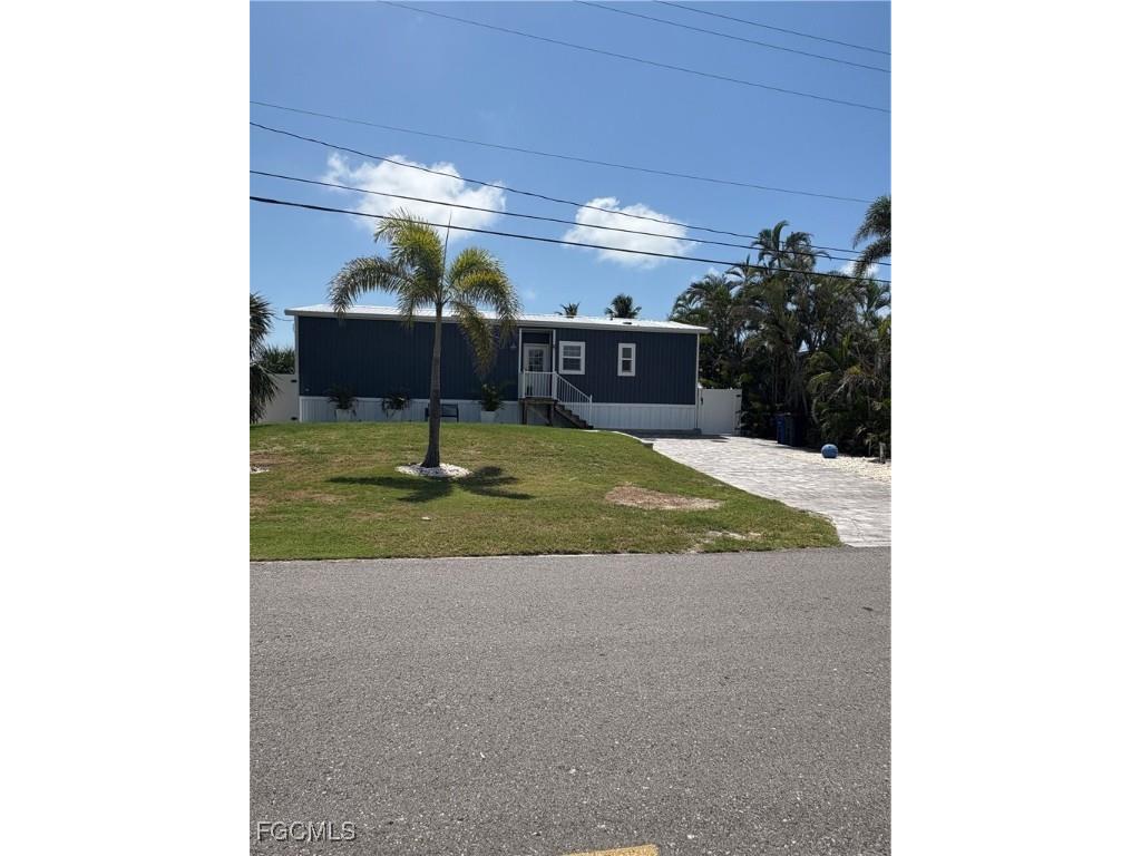 2642 York Road Saint James City FL 33956 2025006913 image2