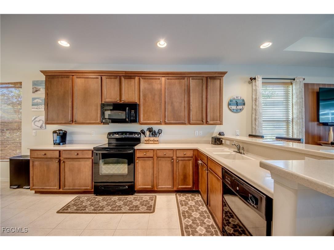 2647 Maraval Court Cape Coral FL 33991 2025019143 image8