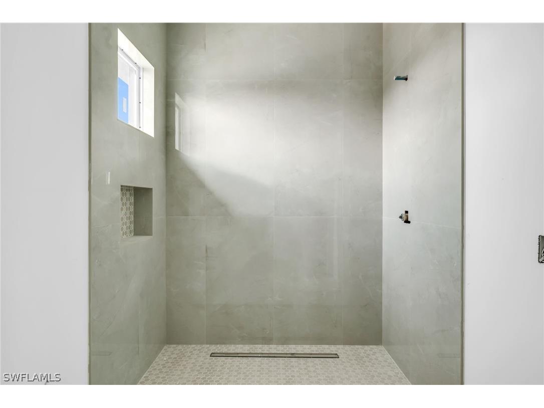 2649 Riverview Drive Naples FL 34112 226009516 image16