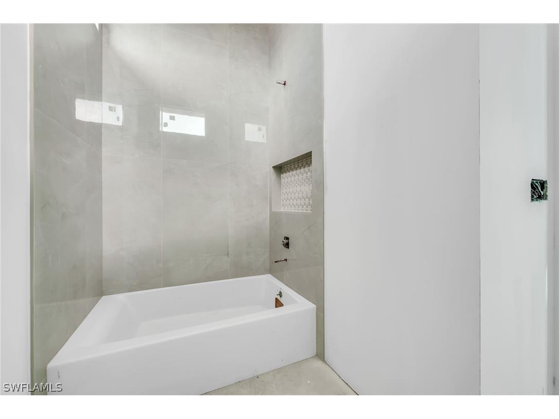 2649 Riverview Drive Naples FL 34112 226009516 image17