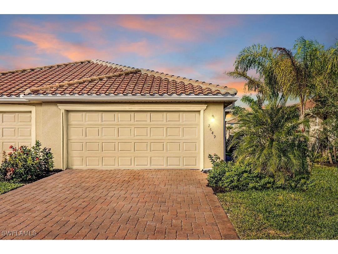 2649 Vine Avenue Naples FL 34120 224096561 image1