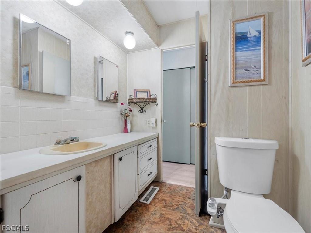 265 Fireball Lane North Fort Myers FL 33917 2025024889 image30