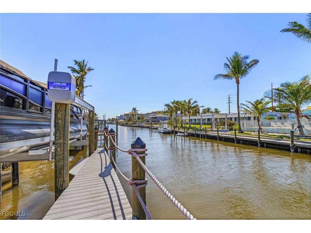 265 Primo Drive Fort Myers Beach FL 33931 2025015163 image24