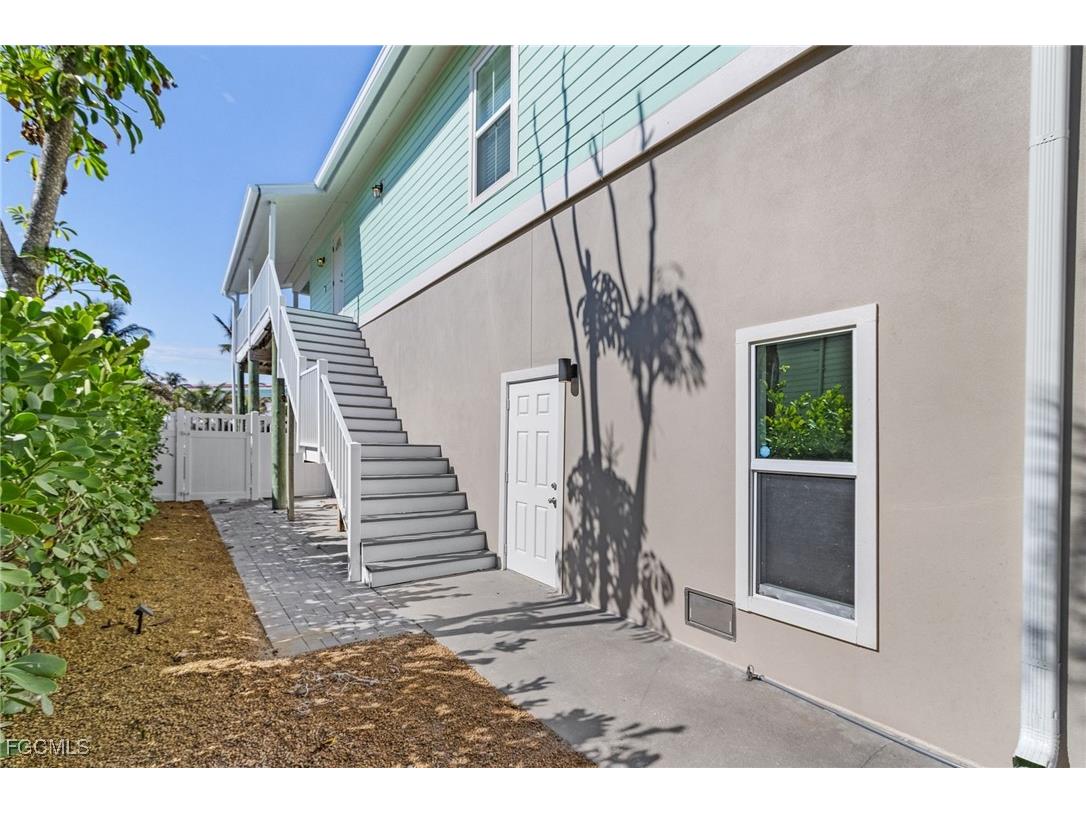 265 Primo Drive Fort Myers Beach FL 33931 2025015163 image3