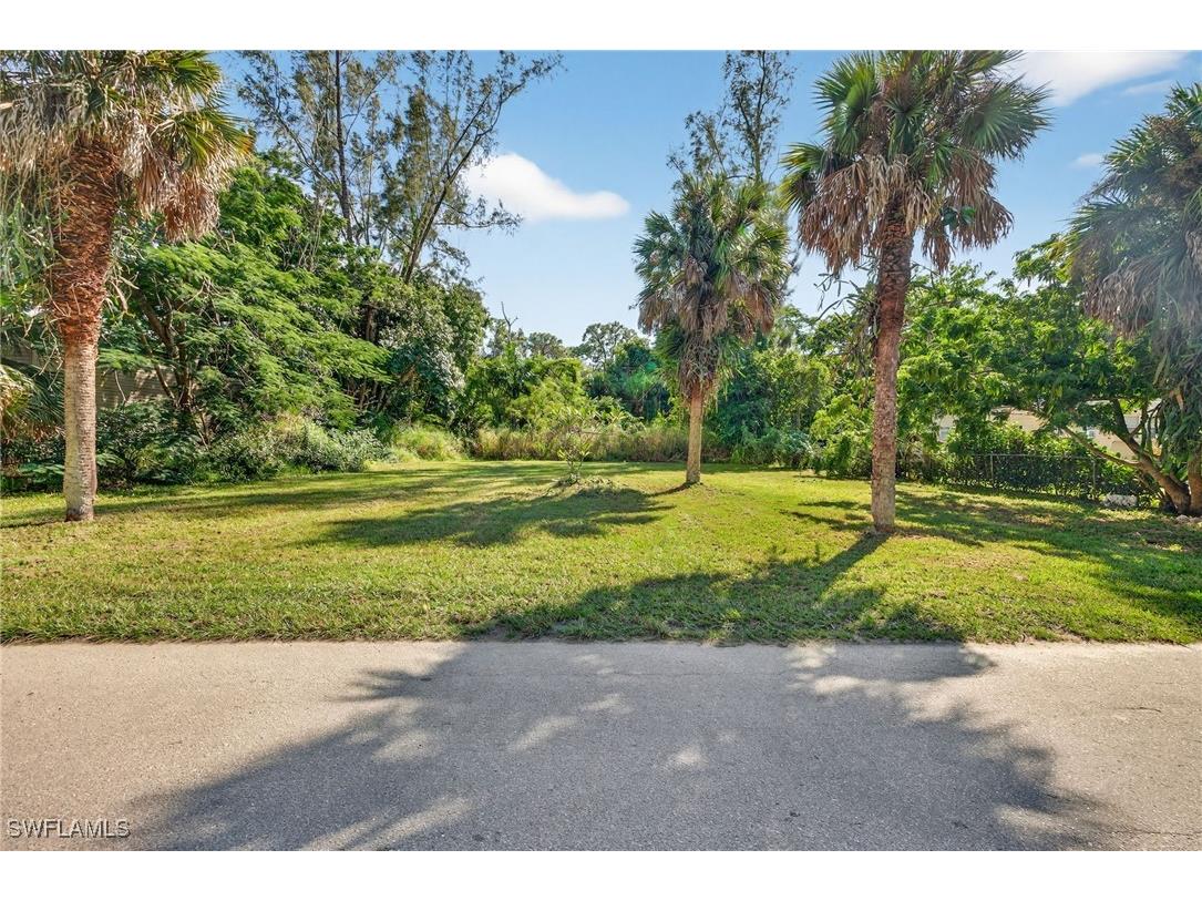 2650 Holly Avenue Naples FL 34112 225077265 image4