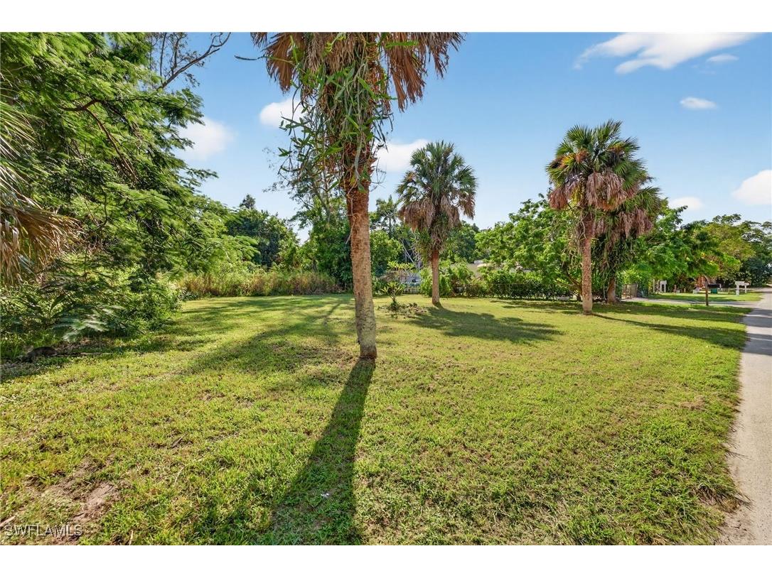 2650 Holly Avenue Naples FL 34112 225077265 image6