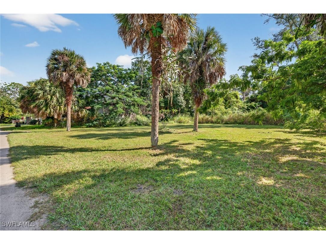 2650 Holly Avenue Naples FL 34112 225077265 image8