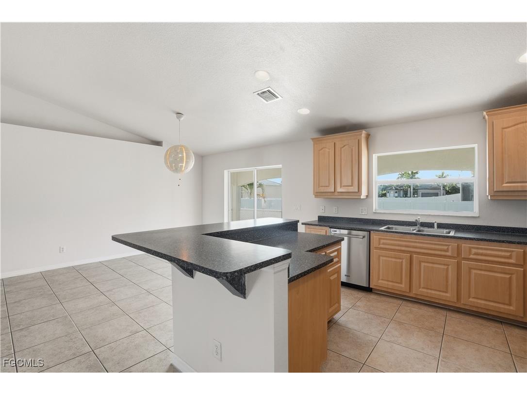 2654 SW 32nd Street Cape Coral FL 33914 2025023147 image11