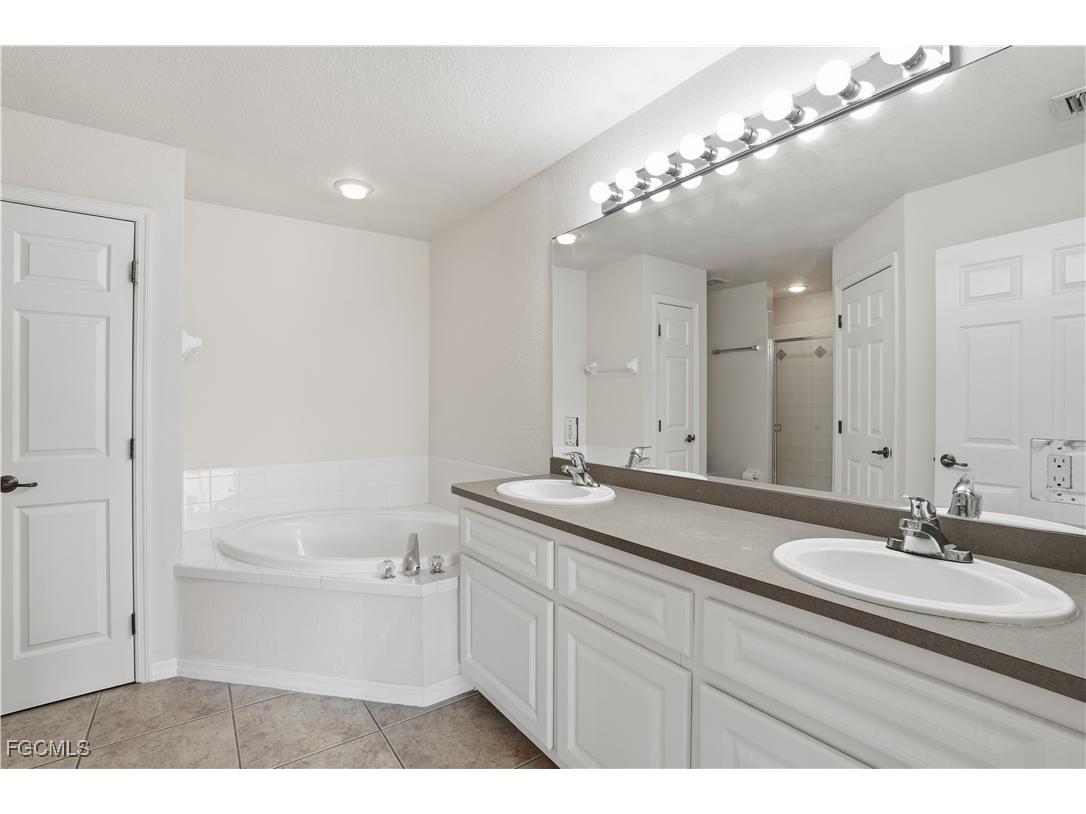 2654 SW 32nd Street Cape Coral FL 33914 2025023147 image25