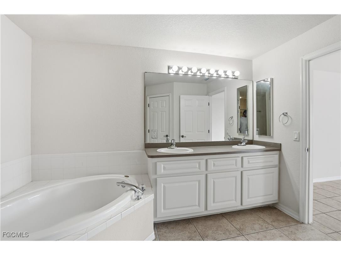 2654 SW 32nd Street Cape Coral FL 33914 2025023147 image27