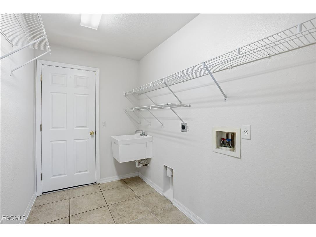 2654 SW 32nd Street Cape Coral FL 33914 2025023147 image33