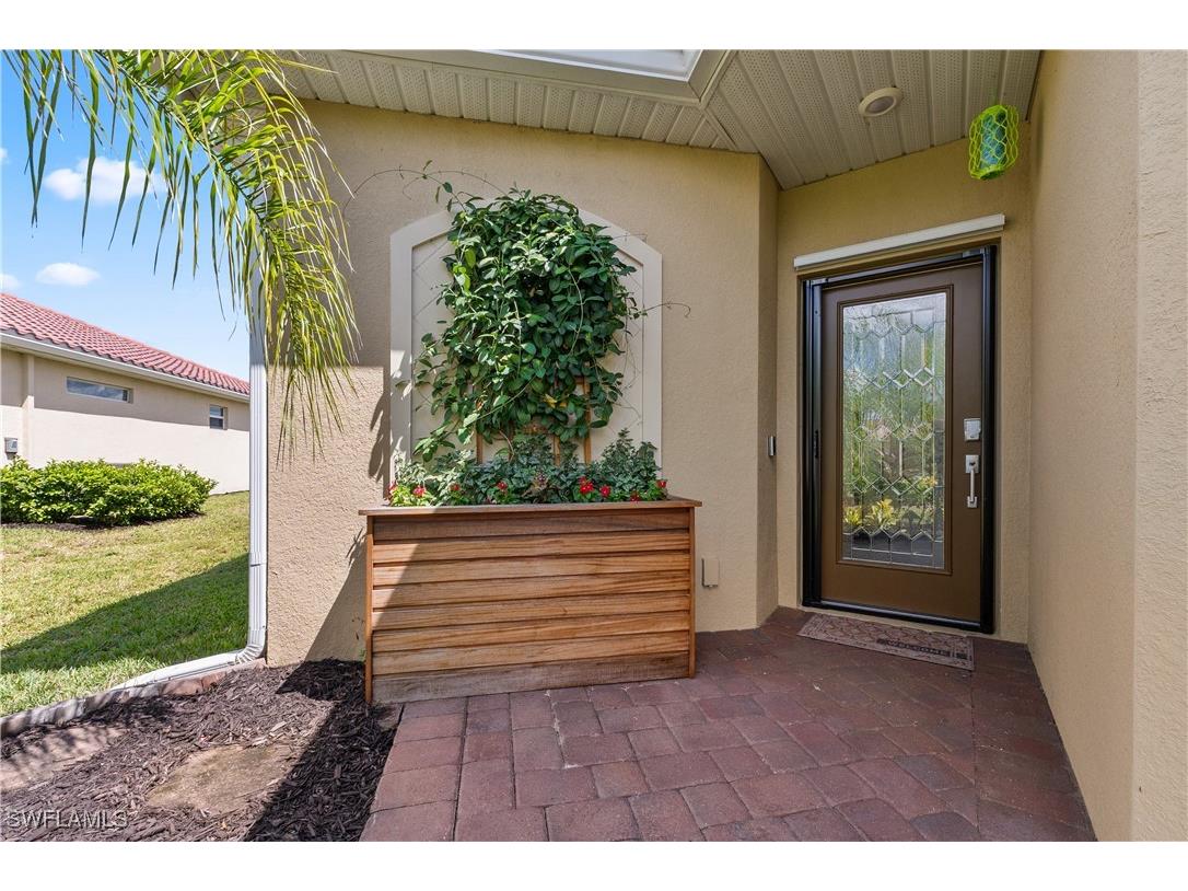 2656 Vine Avenue Naples FL 34120 225072624 image1