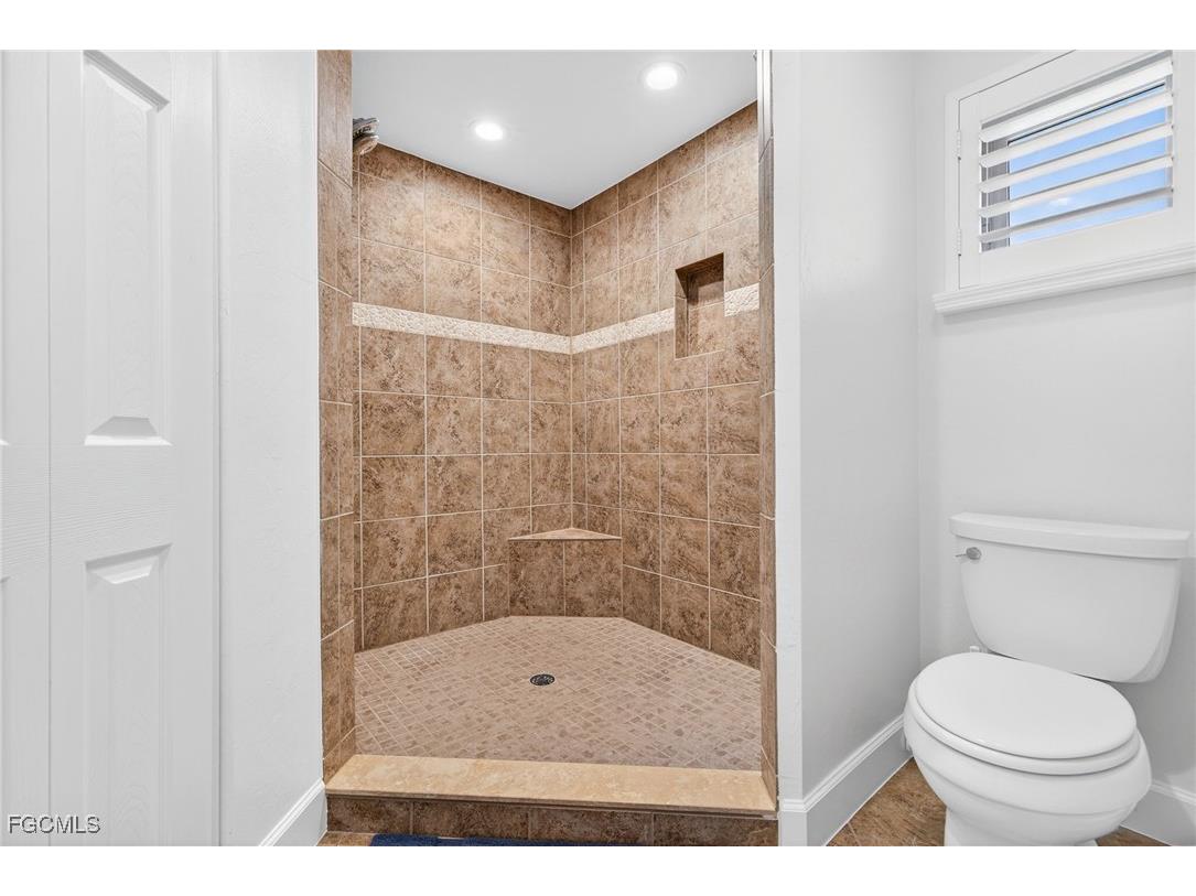 2659 W Gulf Drive #C201 Sanibel FL 33957 2026000247 image24