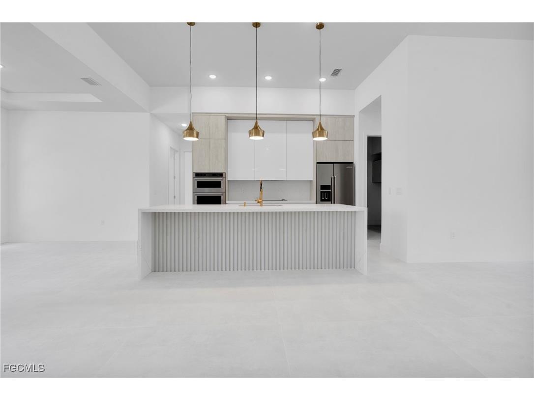 266 W Pine Valley Lane Rotonda West FL 33947 2025020540 image10