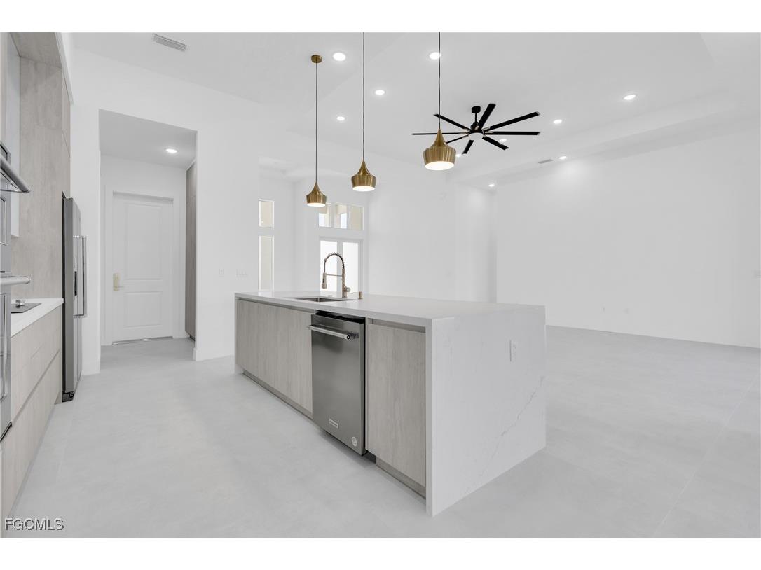 266 W Pine Valley Lane Rotonda West FL 33947 2025020540 image12