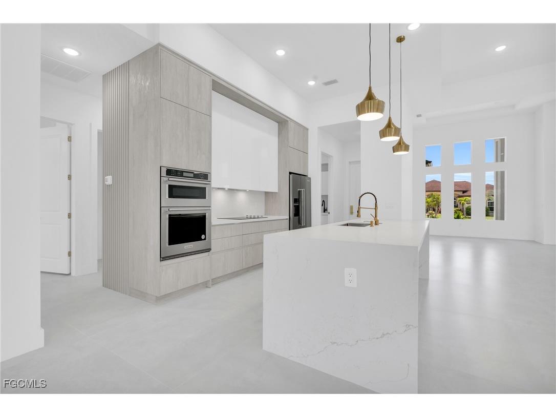 266 W Pine Valley Lane Rotonda West FL 33947 2025020540 image16