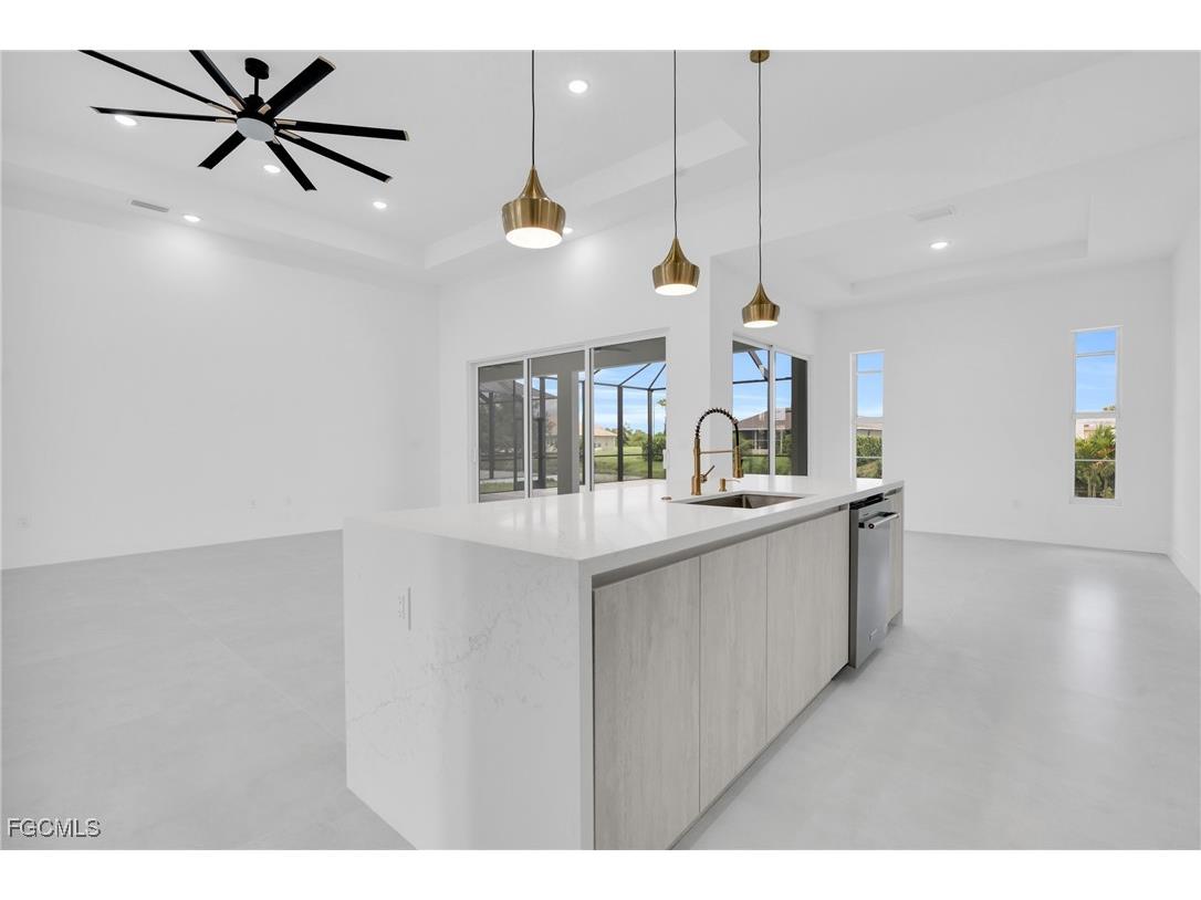 266 W Pine Valley Lane Rotonda West FL 33947 2025020540 image17