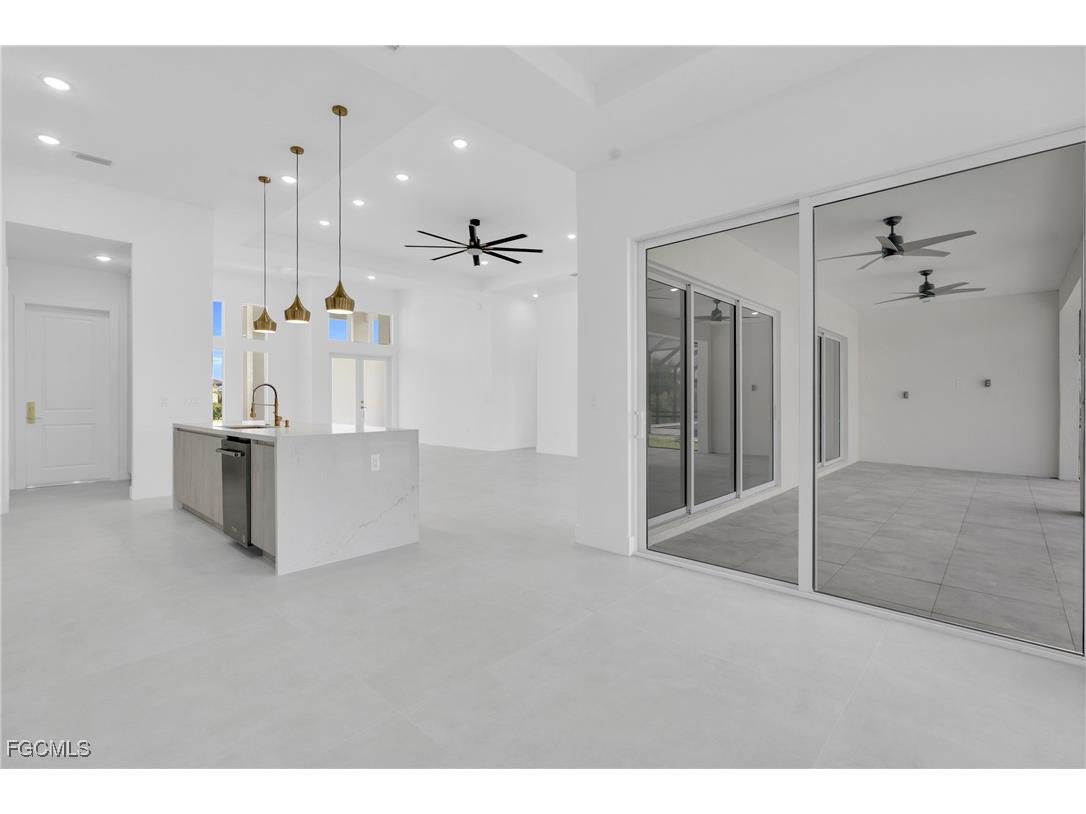 266 W Pine Valley Lane Rotonda West FL 33947 2025020540 image19