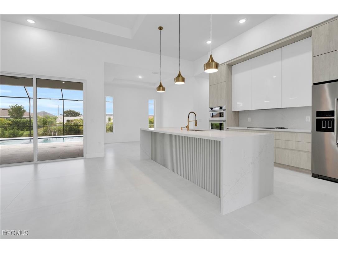 266 W Pine Valley Lane Rotonda West FL 33947 2025020540 image8