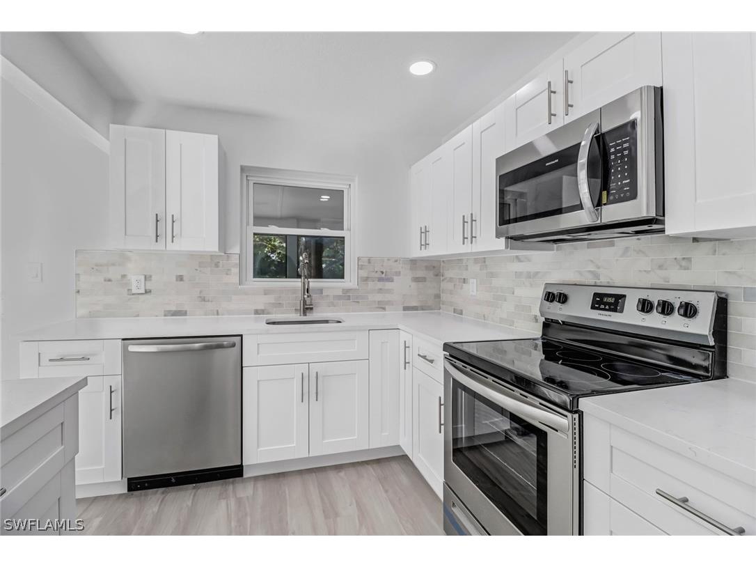 2660 Lakeview Drive Naples FL 34112 222089515 image1