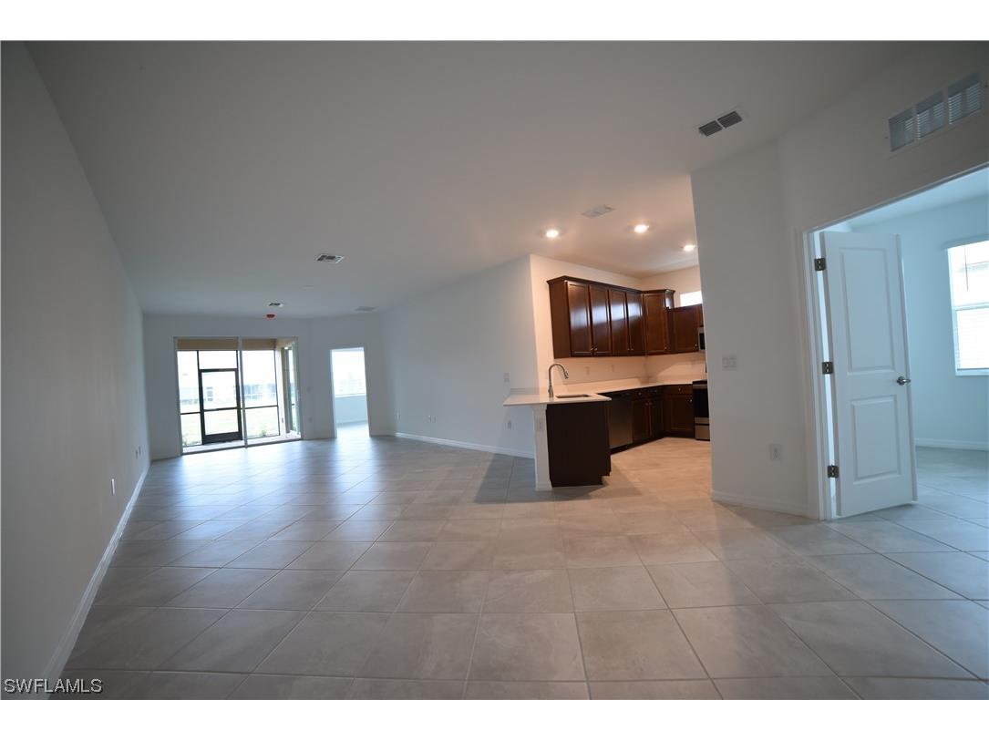 2665 Vine Avenue Naples FL 34120 223054867 image1