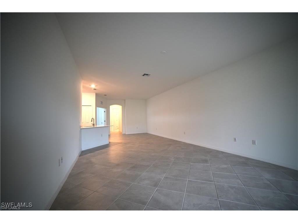 2665 Vine Avenue Naples FL 34120 225076610 image4