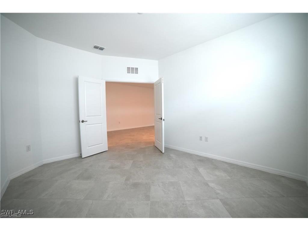 2665 Vine Avenue Naples FL 34120 225076610 image9