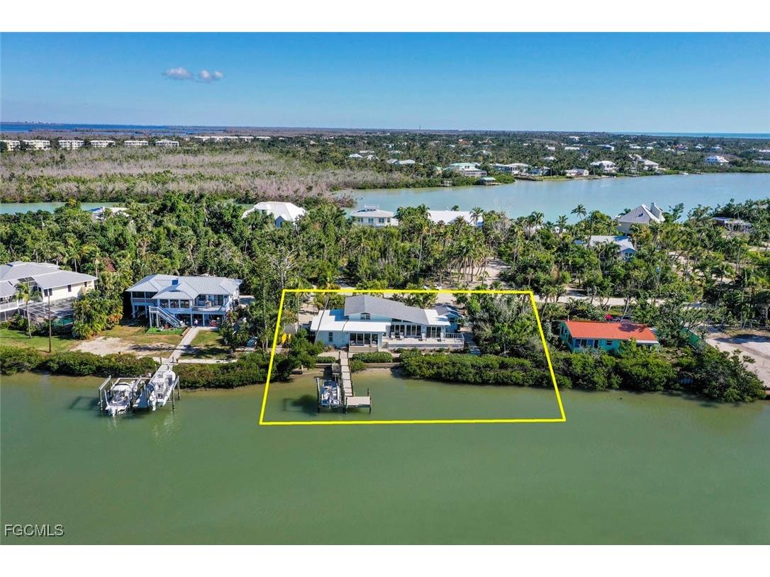 2667 Coconut Drive Sanibel FL 33957 2025019436 image1