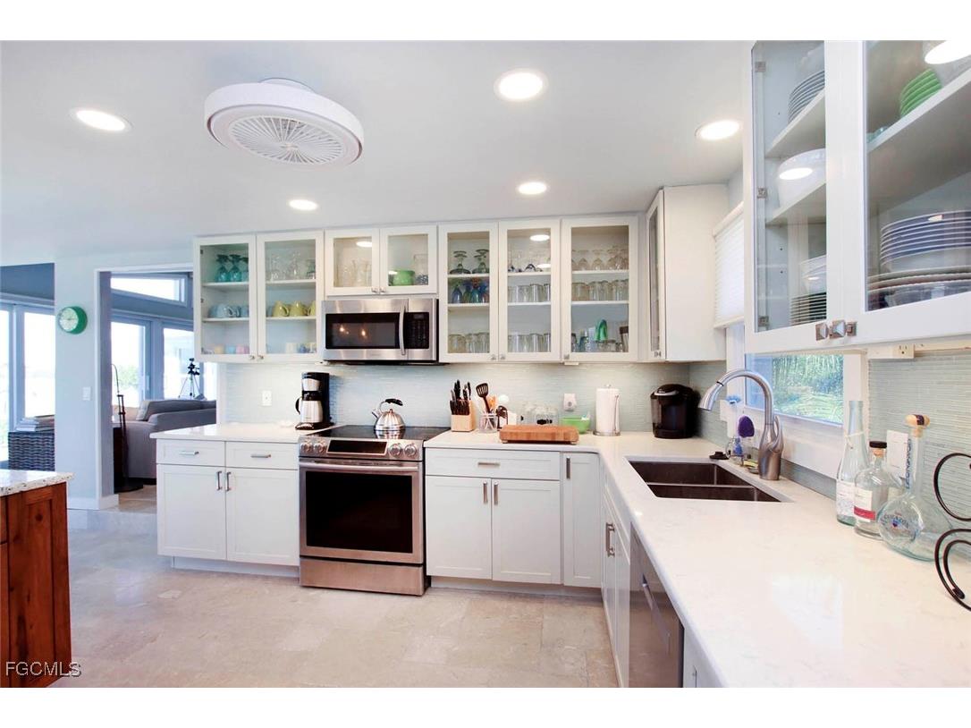 2667 Coconut Drive Sanibel FL 33957 2025019436 image10