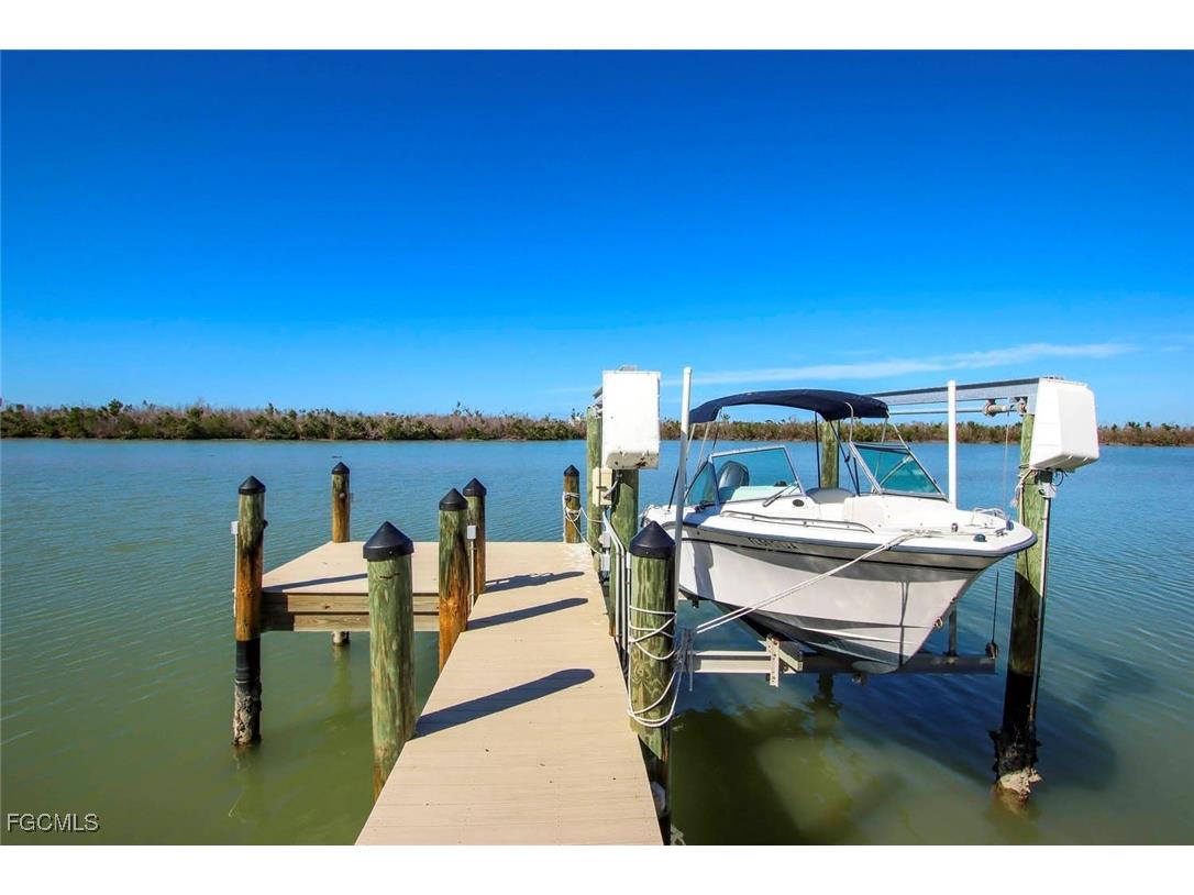 2667 Coconut Drive Sanibel FL 33957 2025019436 image24