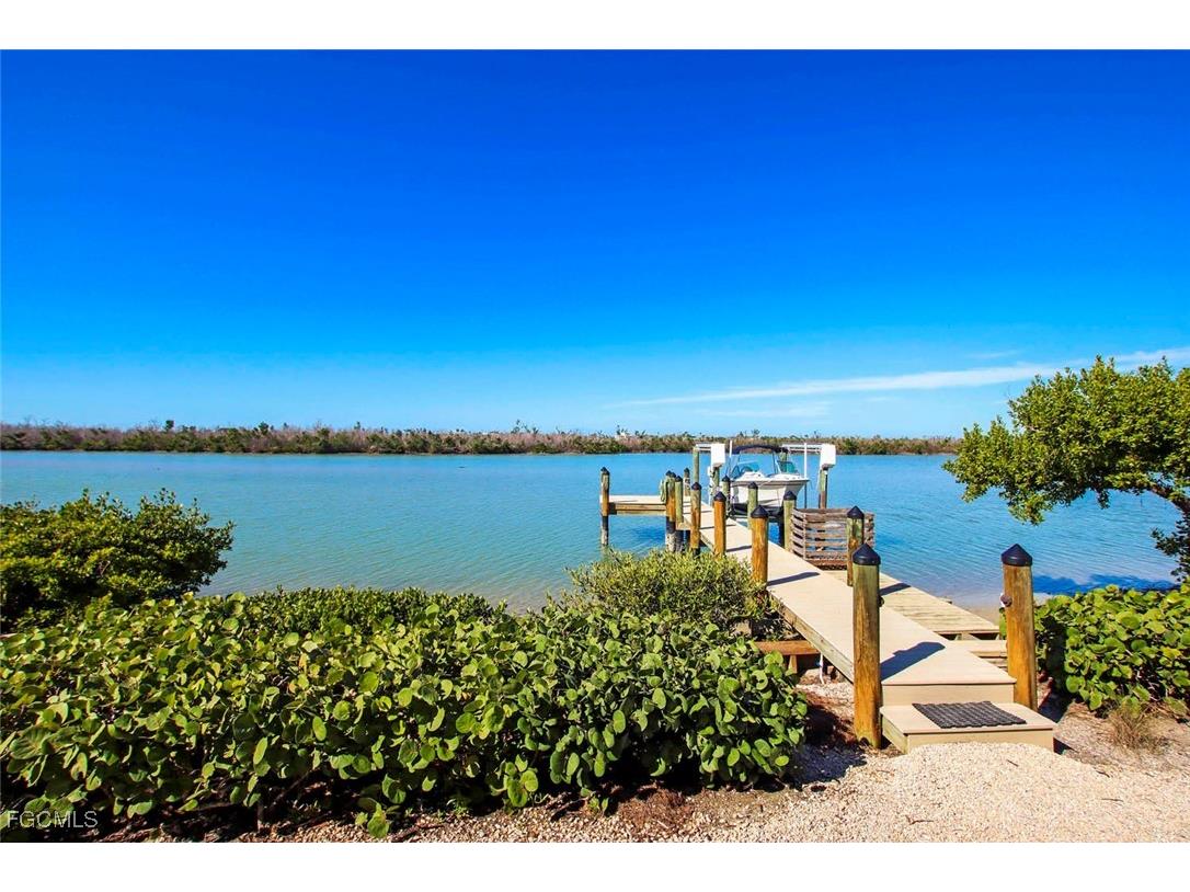 2667 Coconut Drive Sanibel FL 33957 2025019436 image26