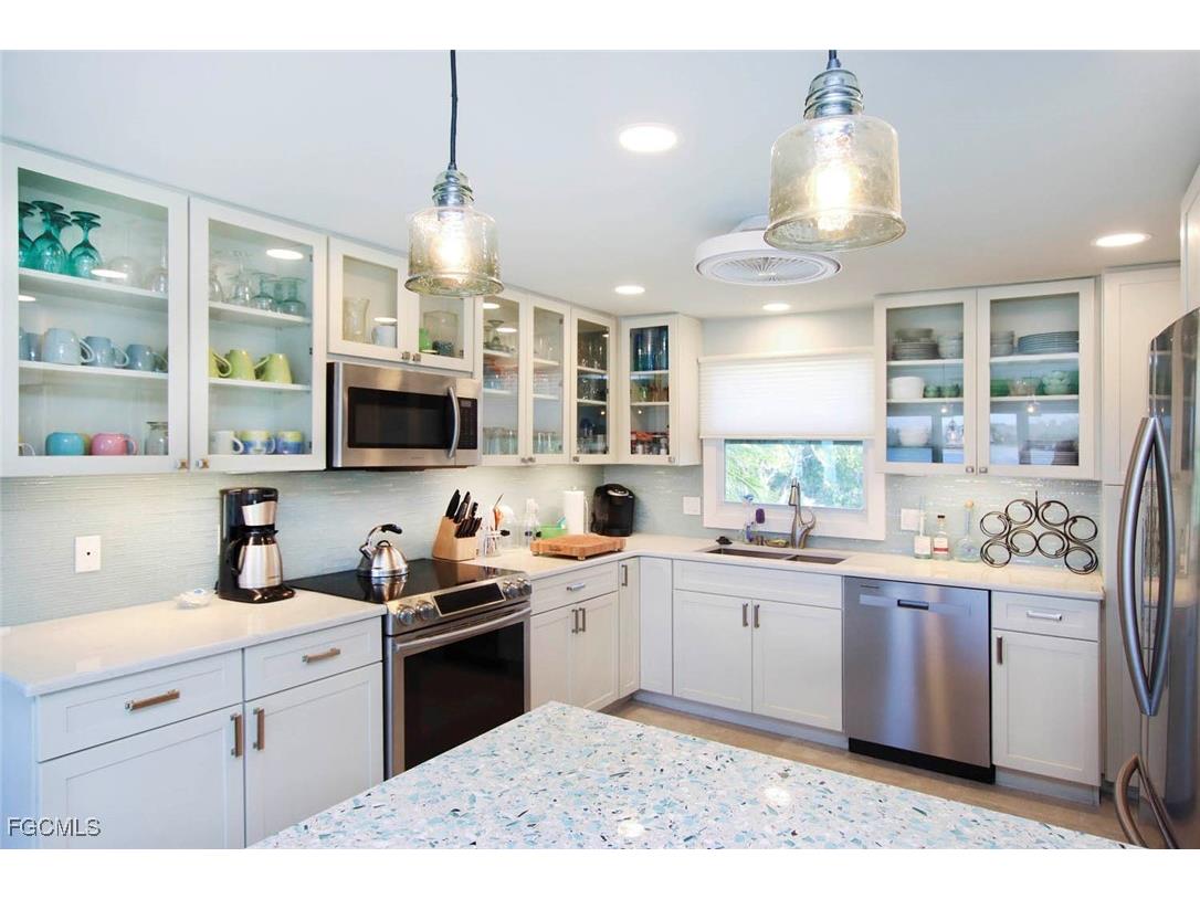 2667 Coconut Drive Sanibel FL 33957 2025019436 image7
