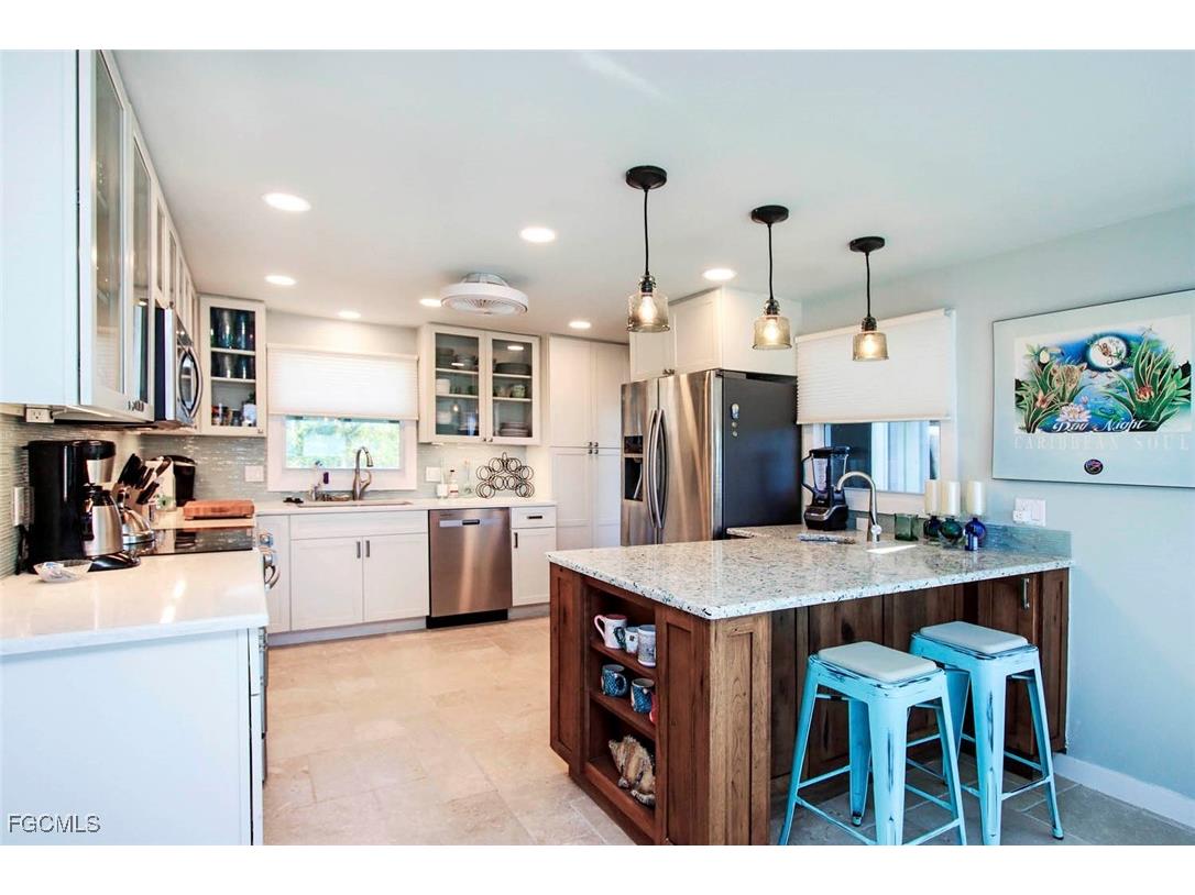 2667 Coconut Drive Sanibel FL 33957 2025019436 image8