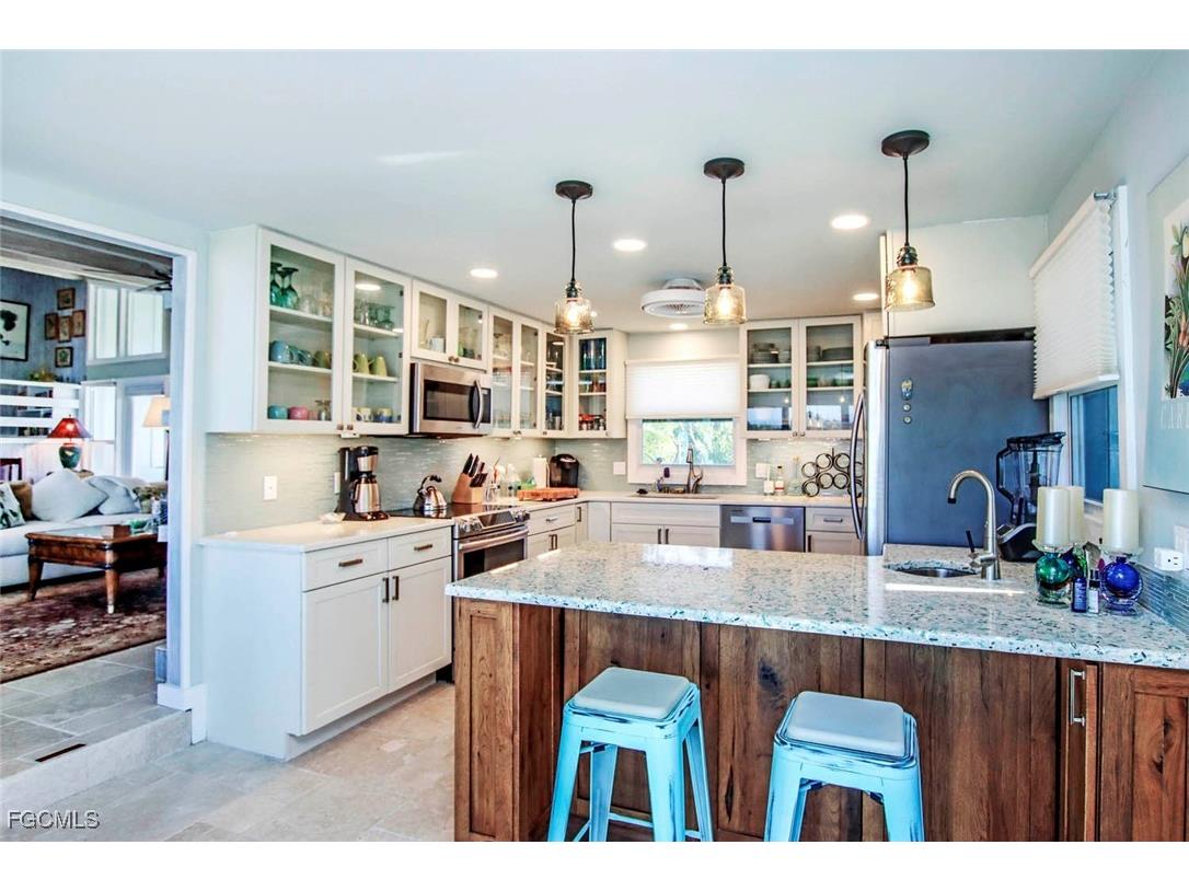 2667 Coconut Drive Sanibel FL 33957 2025019436 image9