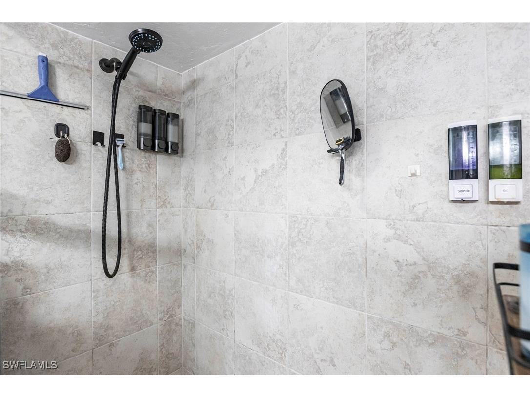 2667 River Reach Drive Naples FL 34104 225066369 image21