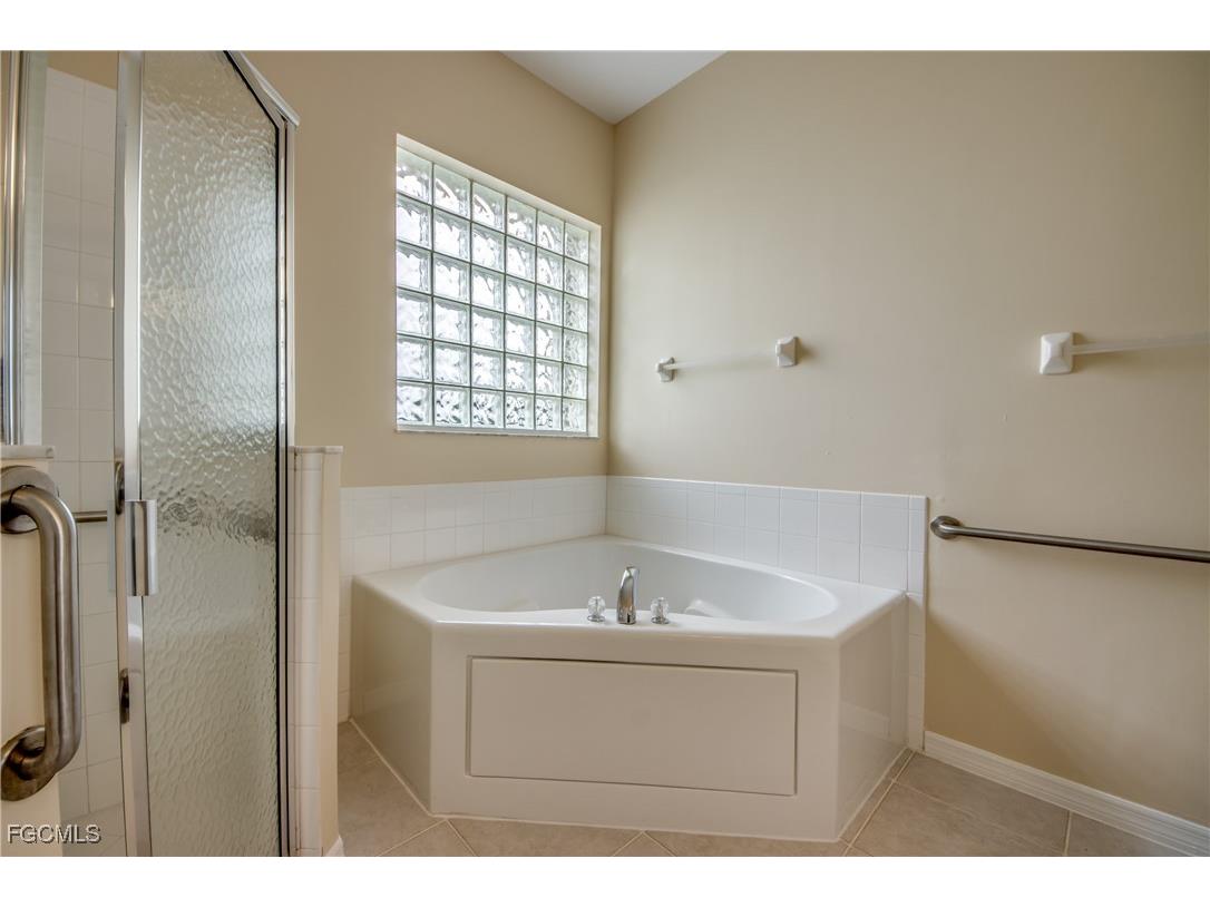 2667 Sunset Lake Drive Cape Coral FL 33909 2025012569 image29