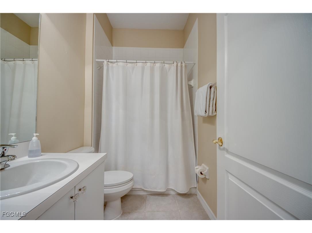 2667 Sunset Lake Drive Cape Coral FL 33909 2025012569 image32