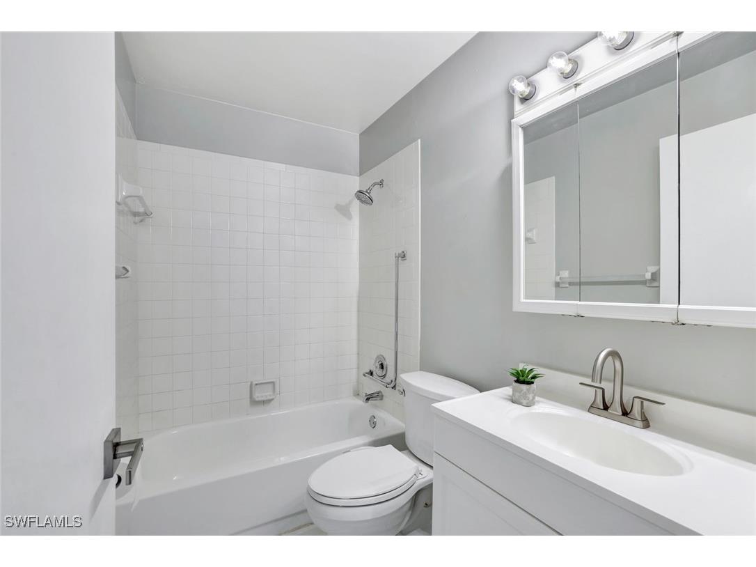 2668 Kings Lake Boulevard #203 Naples FL 34112 224098669 image12