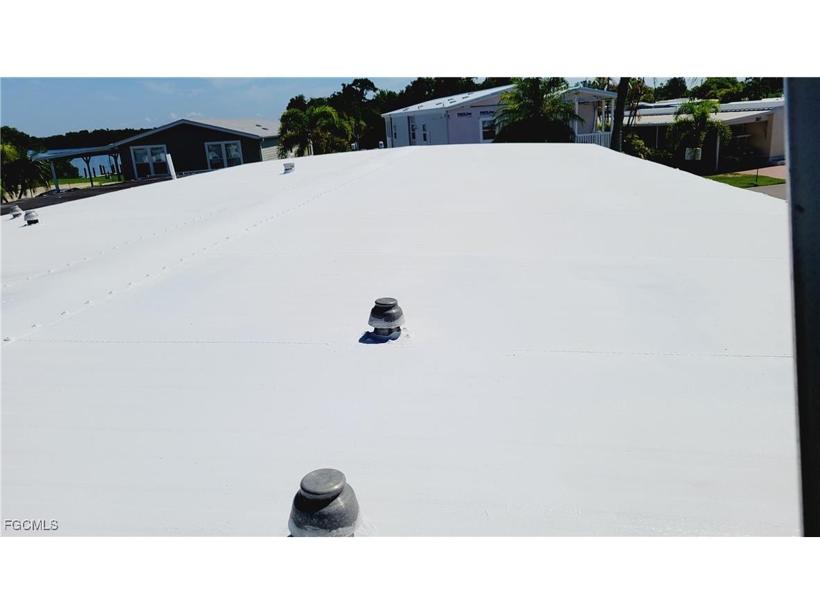 267 Shoreland Drive Fort Myers FL 33905 2025005527 image16